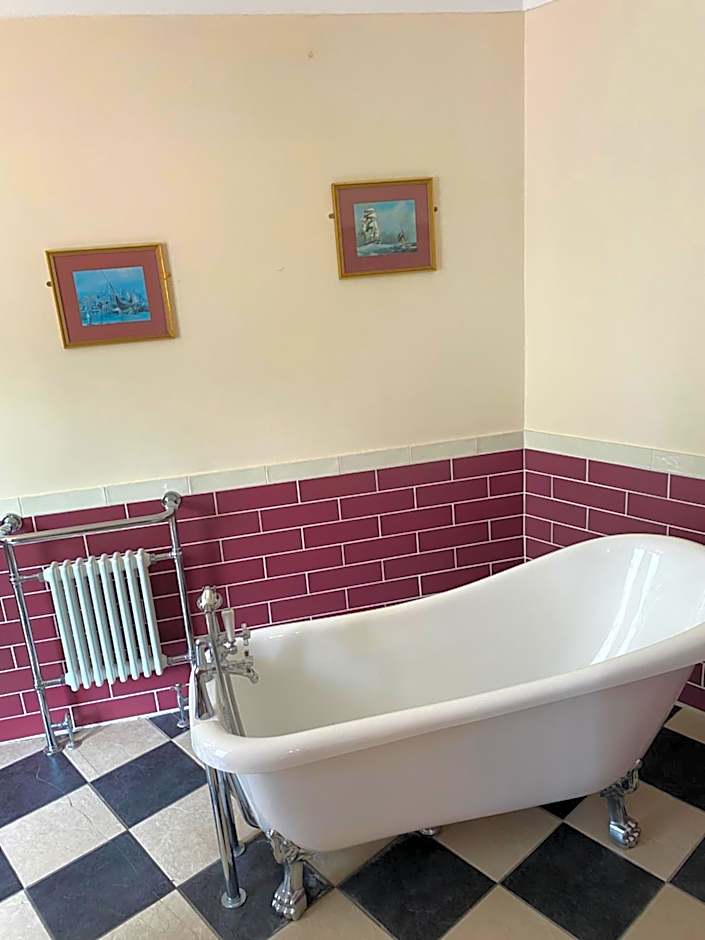 The Royal Victoria & Bull Hotel