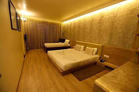 Deluxe Triangle Non View Room