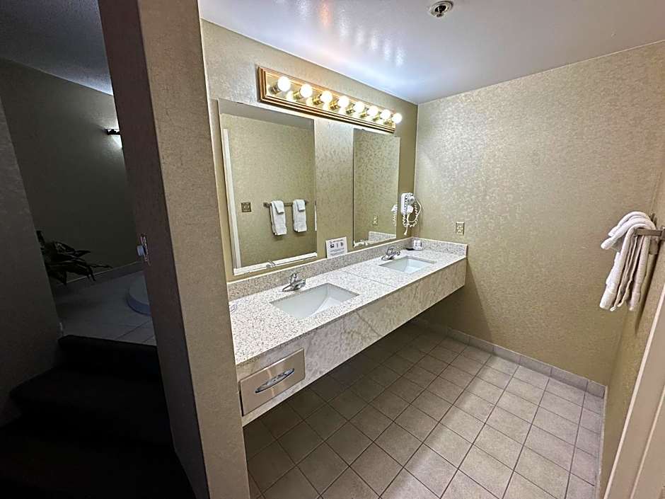 Travelodge by Wyndham Amherst