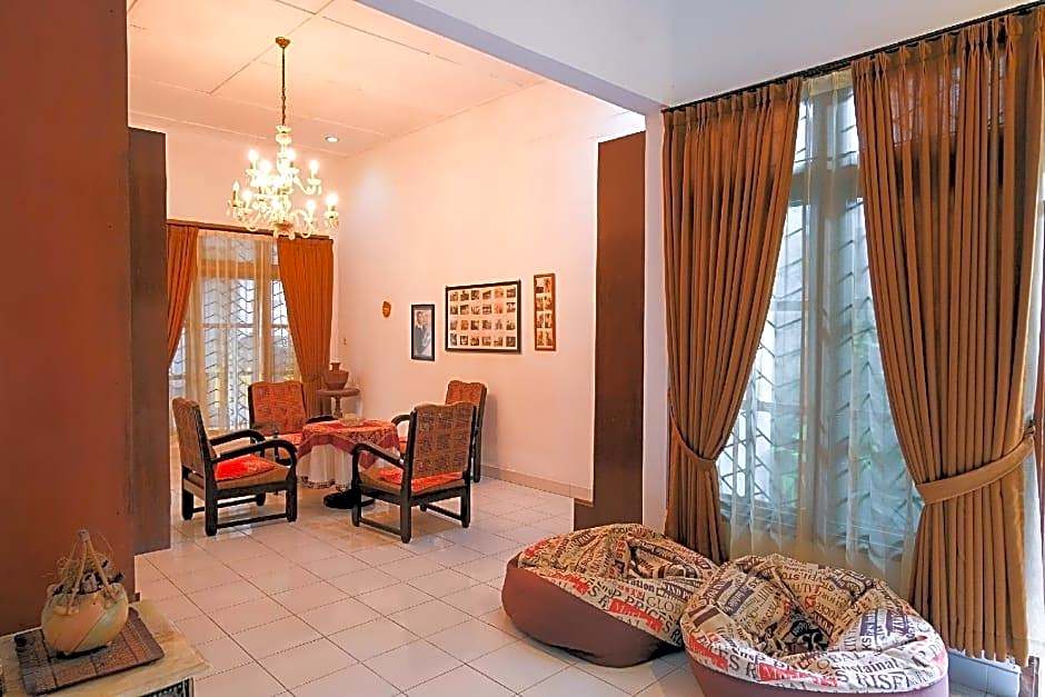 RedDoorz @ Griya Cemara Homestay Yogyakarta