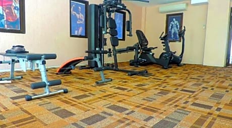 Dewarna Hotel & Convention