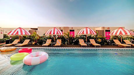 Privada Stays - Private Pools & Colorful-Chic Boutique Hotel