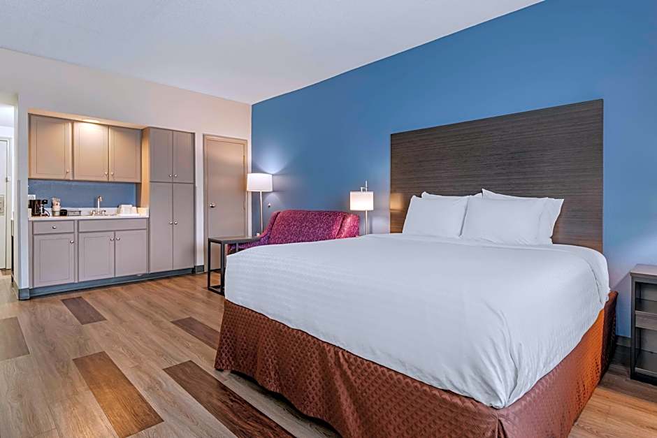 Photo 1 of 4 of 1 King Bed
