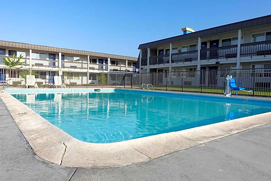 Motel 6-Claremont, CA