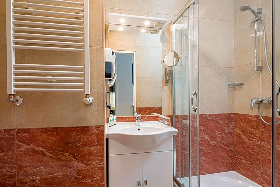 Best Western Plus Celebrity Suites