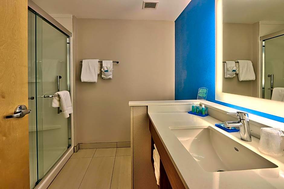 Holiday Inn Express & Suites Roswell By IHG