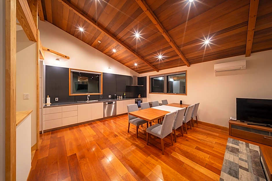 Bluebird Chalets by The Hakuba Collection