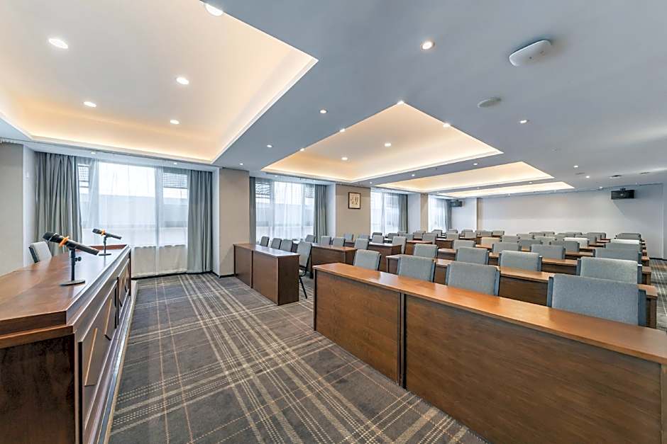 GEM Hotel Luoyang Longmen High Speed Railway Station Univerisity Town