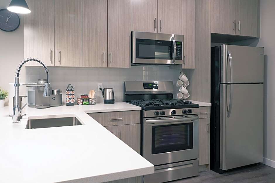 Luxury Furnished Apartments by Hyatus Downtown at Yale