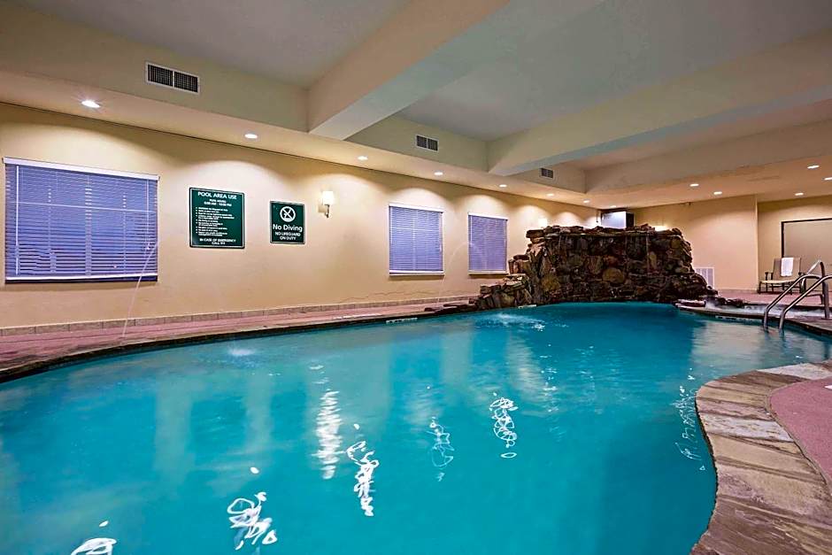 La Quinta Inn & Suites by Wyndham DFW Airport West - Euless