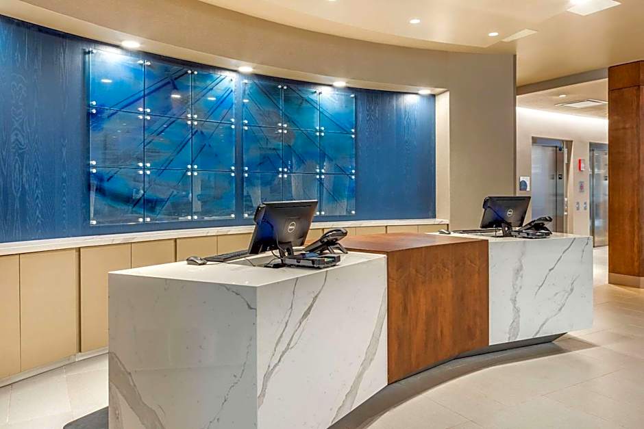 Cambria Hotel Milwaukee Downtown