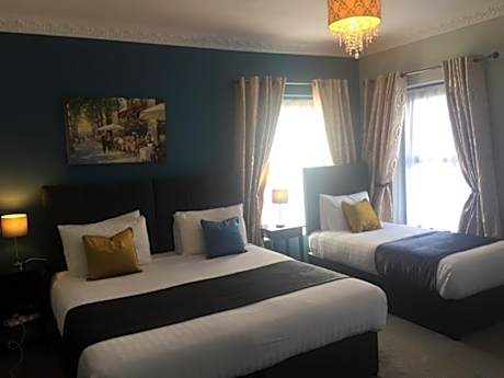 Triple Room with Private Bathroom