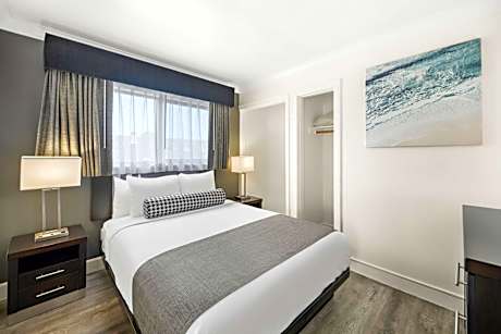 Deluxe Queen Room with Two Queen Beds - Non-Smoking