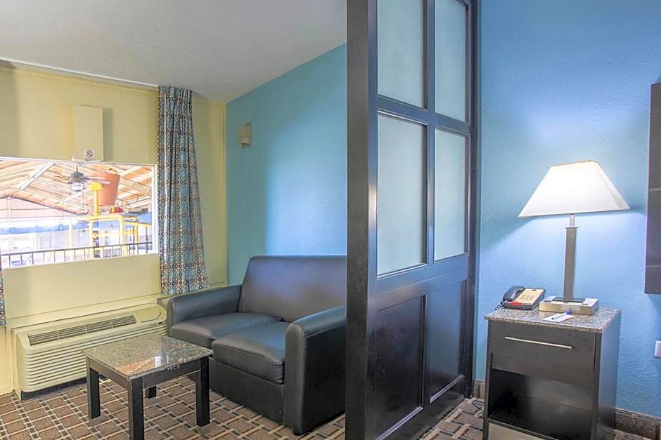 OYO Hotel Knoxville TN Cedar Bluff I-40