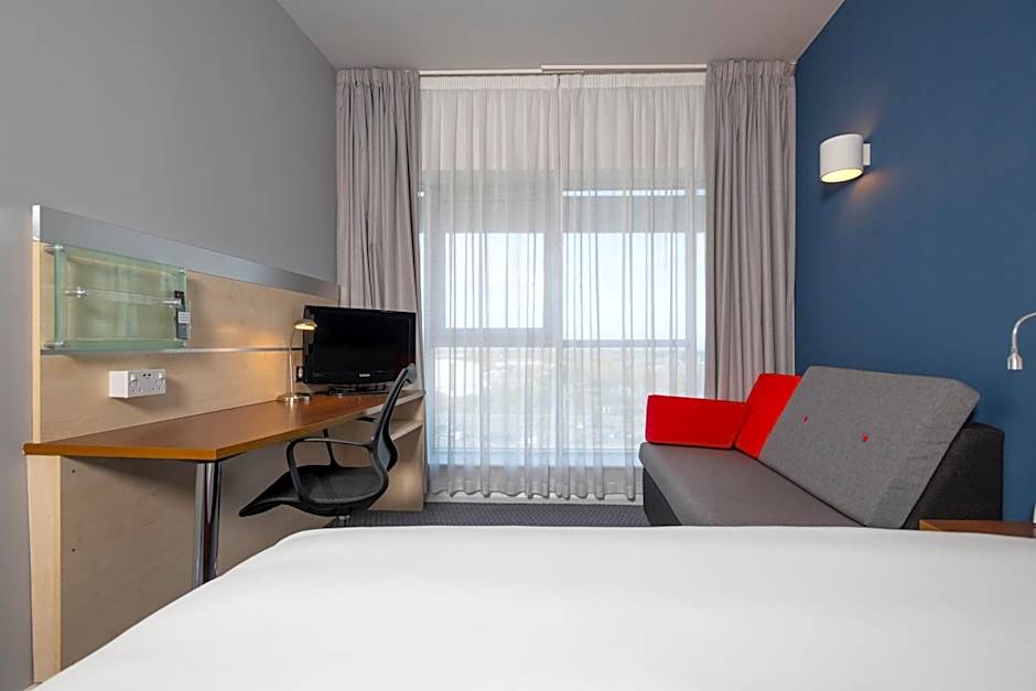 Holiday Inn Express Swindon City Centre By IHG