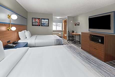 2 Queen Beds, Pool View, Non-Smoking