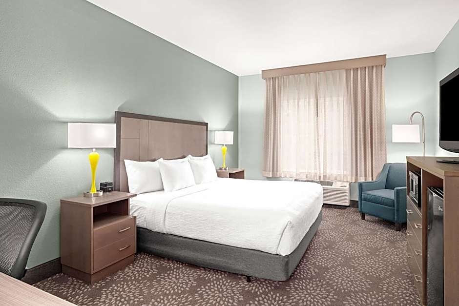 La Quinta Inn & Suites by Wyndham Newport