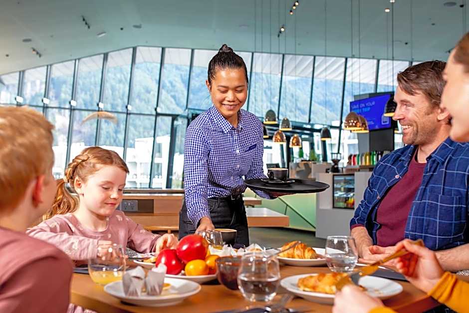 Holiday Inn Express And Suites Queenstown By IHG