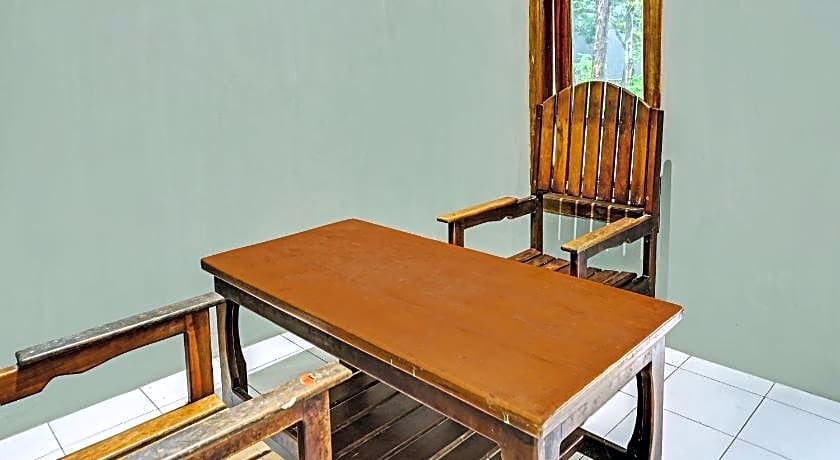 OYO Life 92222 Sahabat Kost Syariah Pacitan