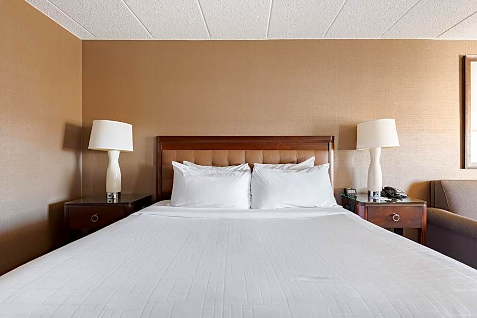 Wyndham Omaha/West Dodge