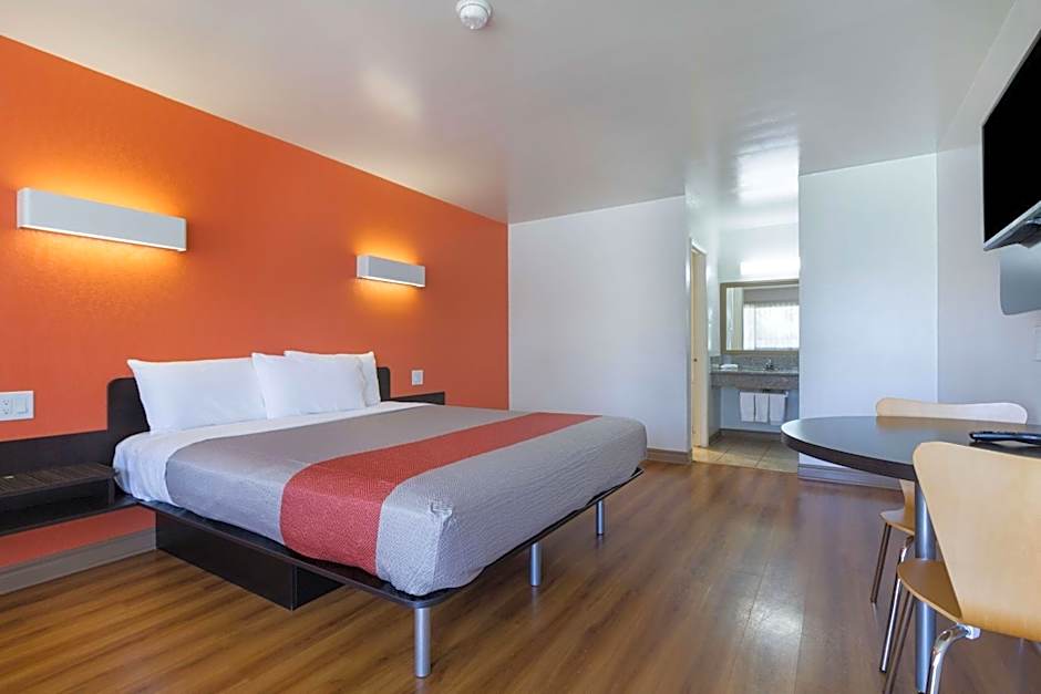 Motel 6-Claremont, CA