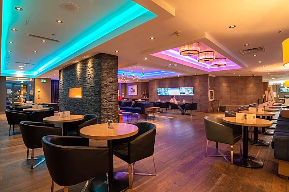 Sandman Signature Mississauga Hotel