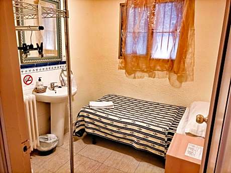 Single Room with Shared Bathroom