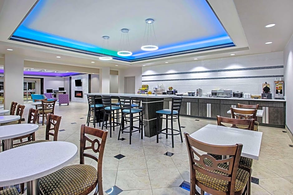 La Quinta Inn & Suites by Wyndham Fairfield