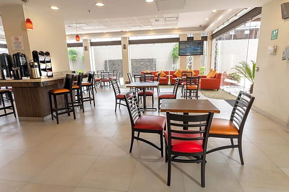 Holiday Inn Express & Suites Guadalajara Aeropuerto By IHG