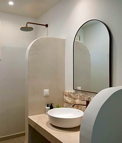 Junior Suite with Panoramic Sea View and Shared Pool