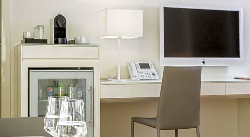 O Monot Luxury Boutique Hotel