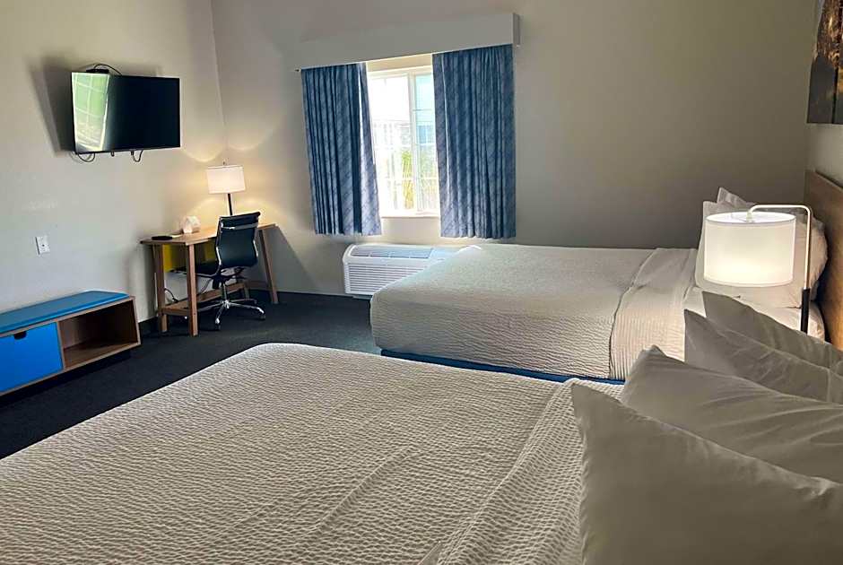 Days Inn & Suites by Wyndham Columbus NE