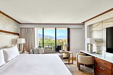 King Room with Desert View and Roll-in Shower - Mobility and Hearing Accessible