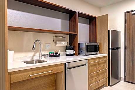 Suite Accessible King Size Bed