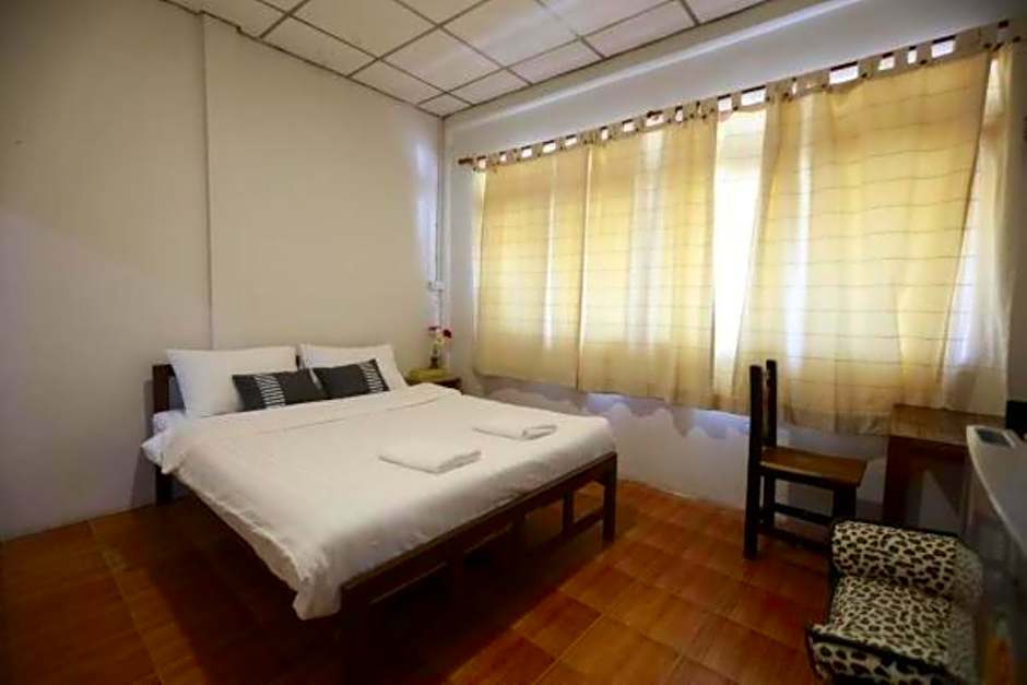 Banana hostel (Don Muang)