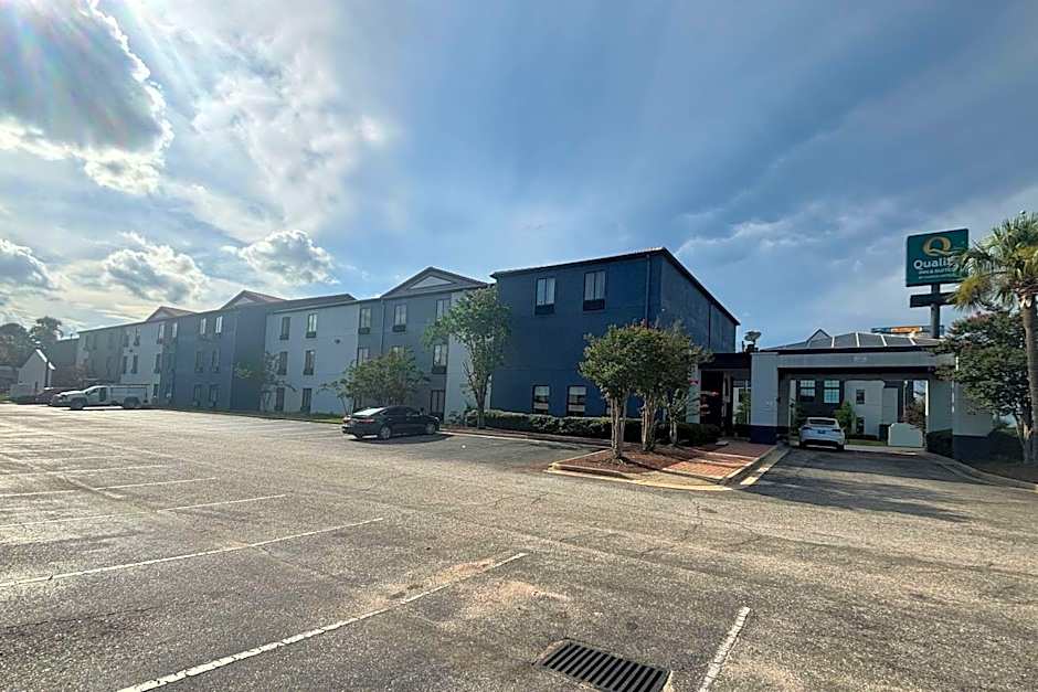 Quality Inn & Suites at Airport Blvd I-65