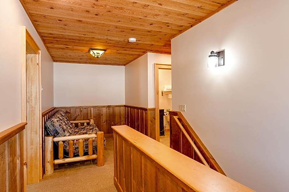 Cobble Mountain Lodge