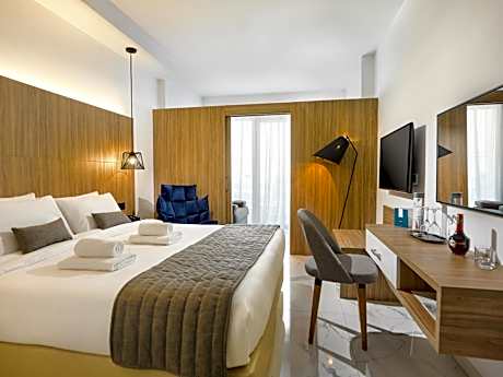 Deluxe Sea View Suite