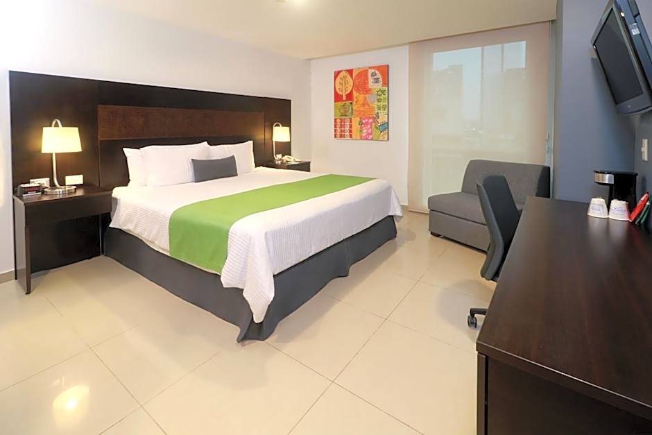 Wyndham Garden Guadalajara Acueducto