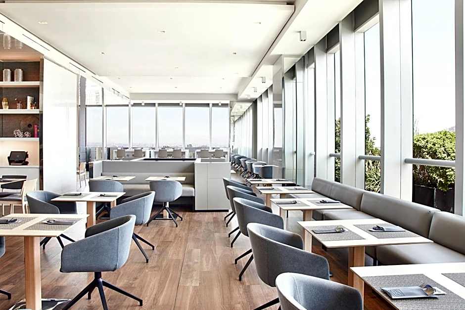 AC Hotel Santiago Cenco Costanera