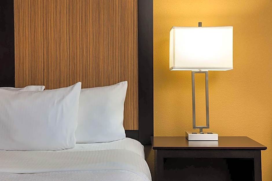 La Quinta Inn & Suites by Wyndham Lagrange / I-85