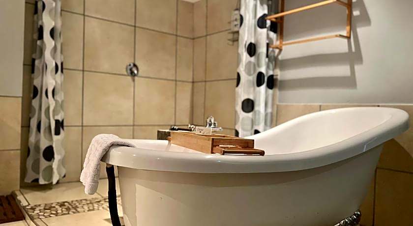 SILKEN TRAP GUEST HOUSE