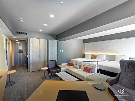 Junior Suite with two Simmons beds 110cm wide, one extra bed 97cm wide, Non Smoking (2 Twin Beds)