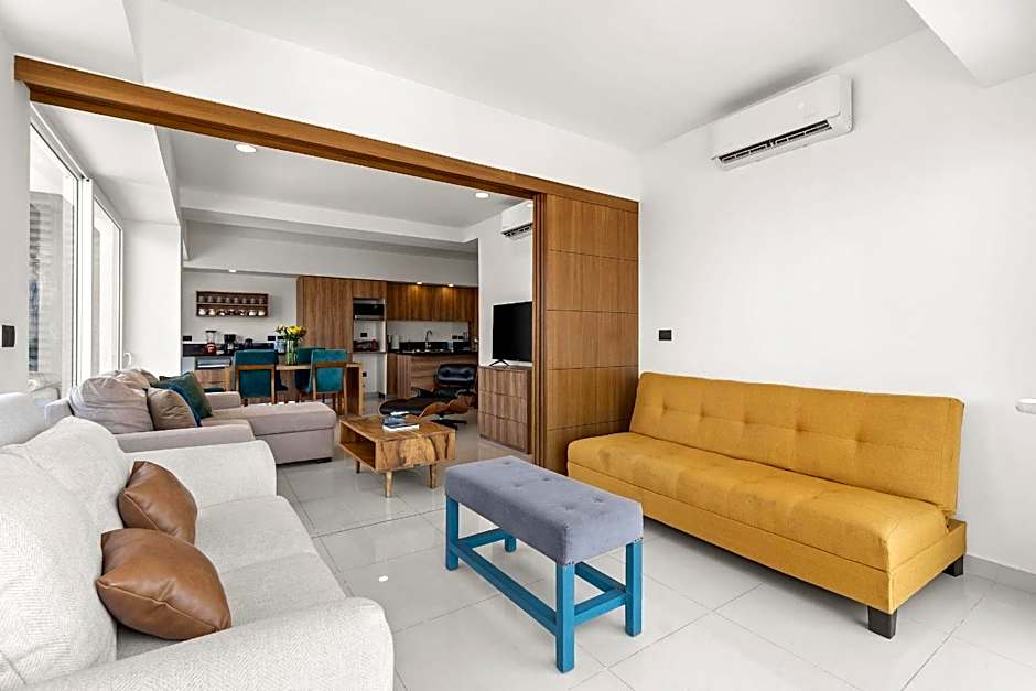 Monyxbnb at Zoho Skies