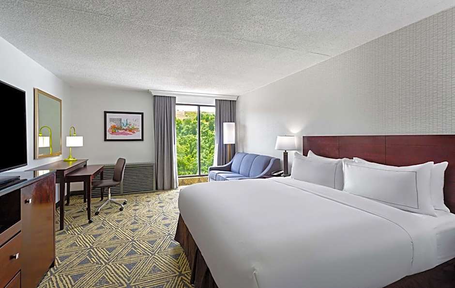 DoubleTree By Hilton Hotel Pittsburgh-Meadow Lands