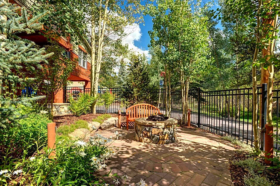 Jackpine & Black Bear Condominiums by Keystone Res