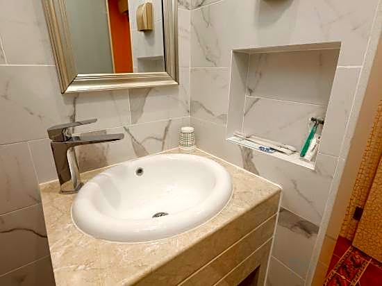 Family Inn (Rua De Miguel Aires Branch) 