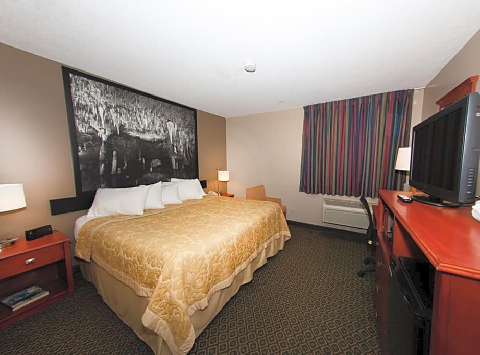 Super 8 by Wyndham St Charles
