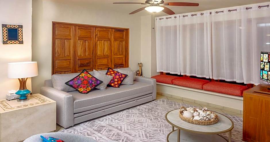 Ocean Front, 3 bedroom, 3 bathroom, Casa Natalia, Playa Esmeralda