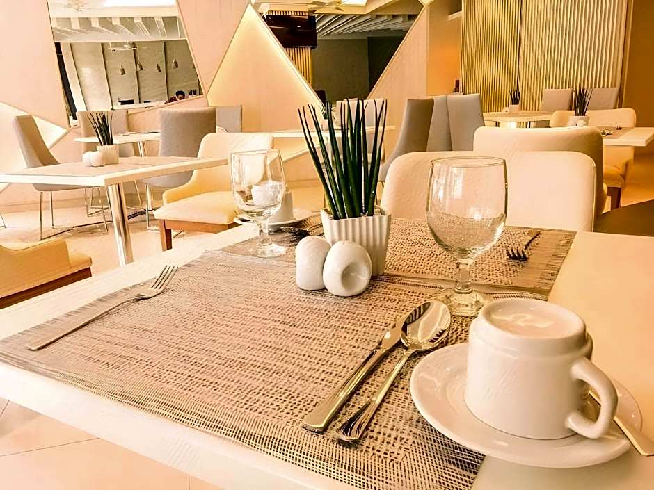 Aura One Hotel